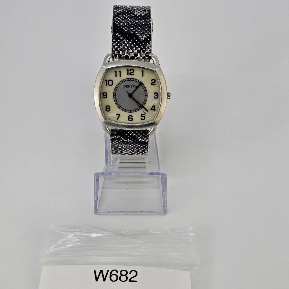 37MM Women's‎ Analog Watch Cream Dial Snake Print Faux Leather Bands NEW Battery